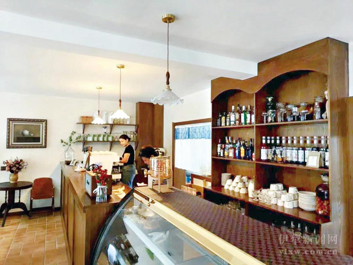 “诗合远方”民宿的咖啡厅。卢钟 摄_1.jpg